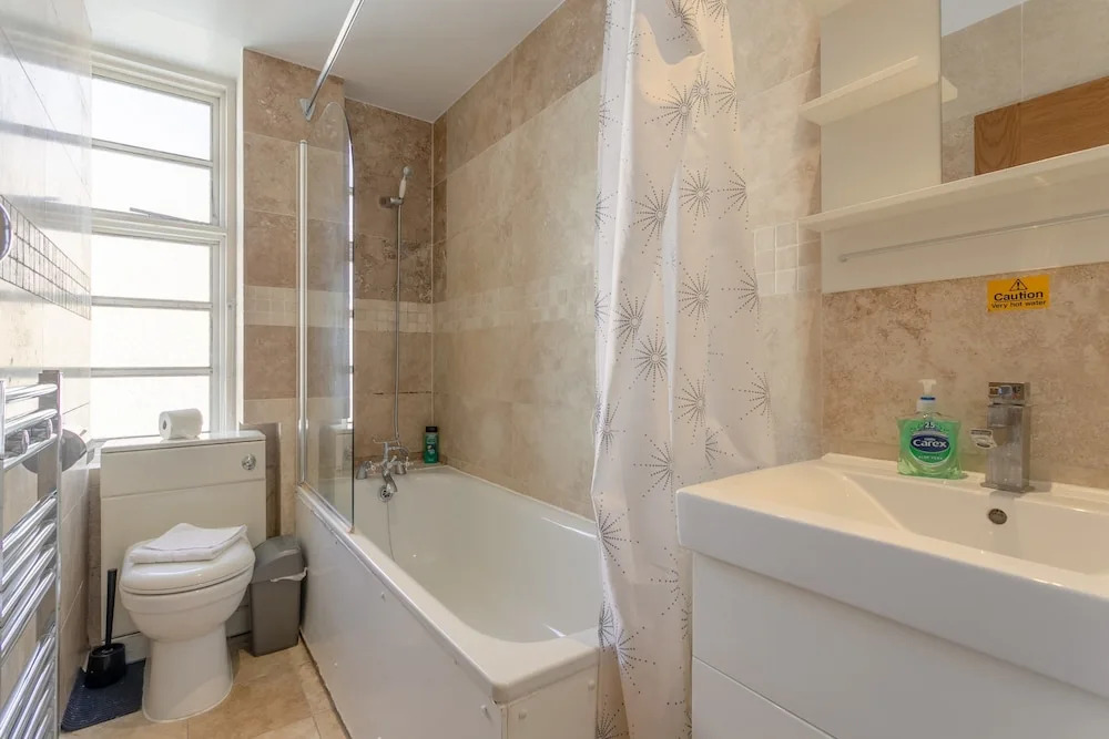 Modern 1 Bedroom Paddington Apartment