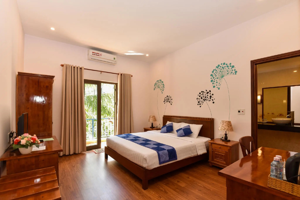 Tra Que Riverside Homestay