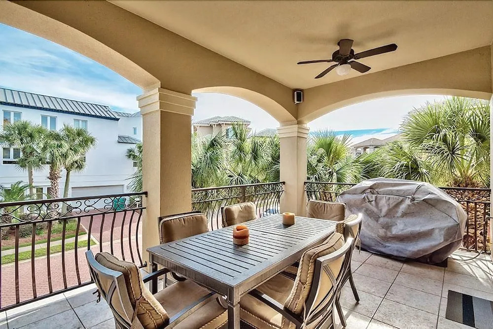 Ocean Escape 4 Bedroom Holiday Home by Five Star Properties