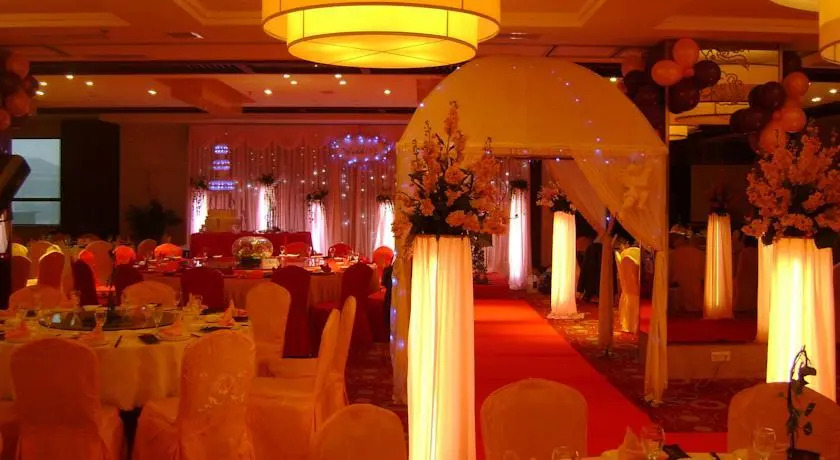 Shenghong International Hotel