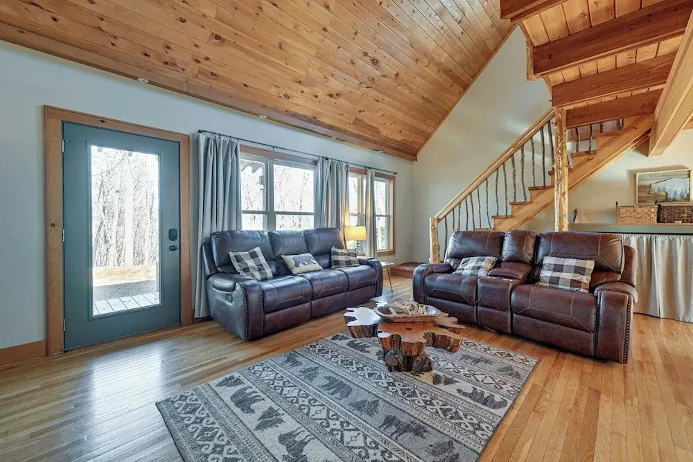 Bryson City Cabin: Deck & Mountain-view Hot Tub