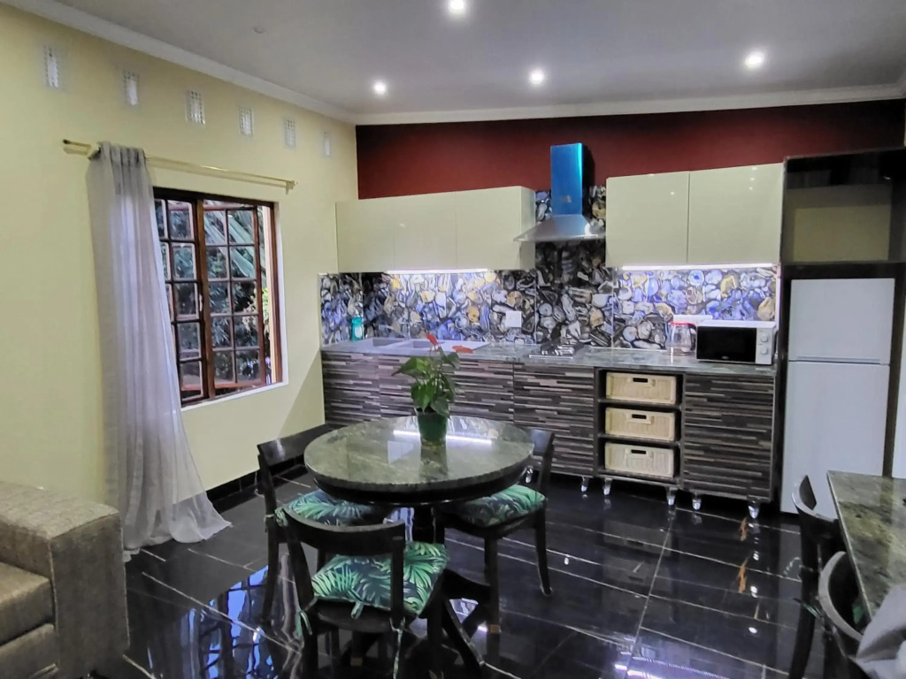 Gem of Manor drive