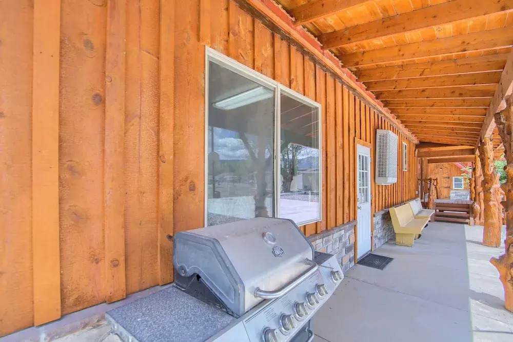 Group Getaway w/ Mtn Views: Home in Circleville!