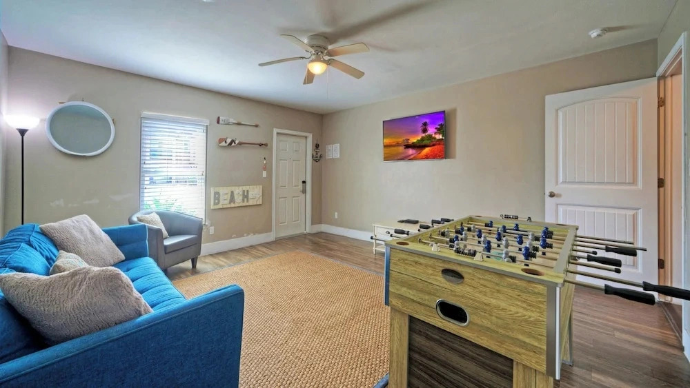 Oceans 96 & Beautiful Place by Avantstay Sleeps 32, 2 Homes Heated Pool + Game Rooms + Balconies