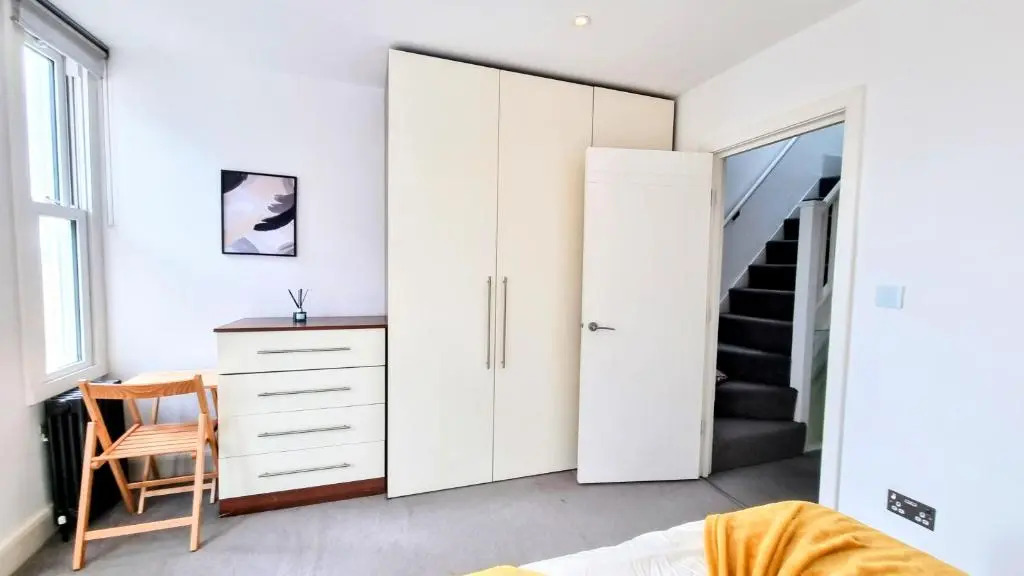 Surbiton Luxury Garden House 19