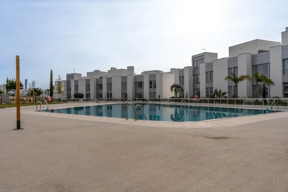 Nice Apartment With Shared Pool