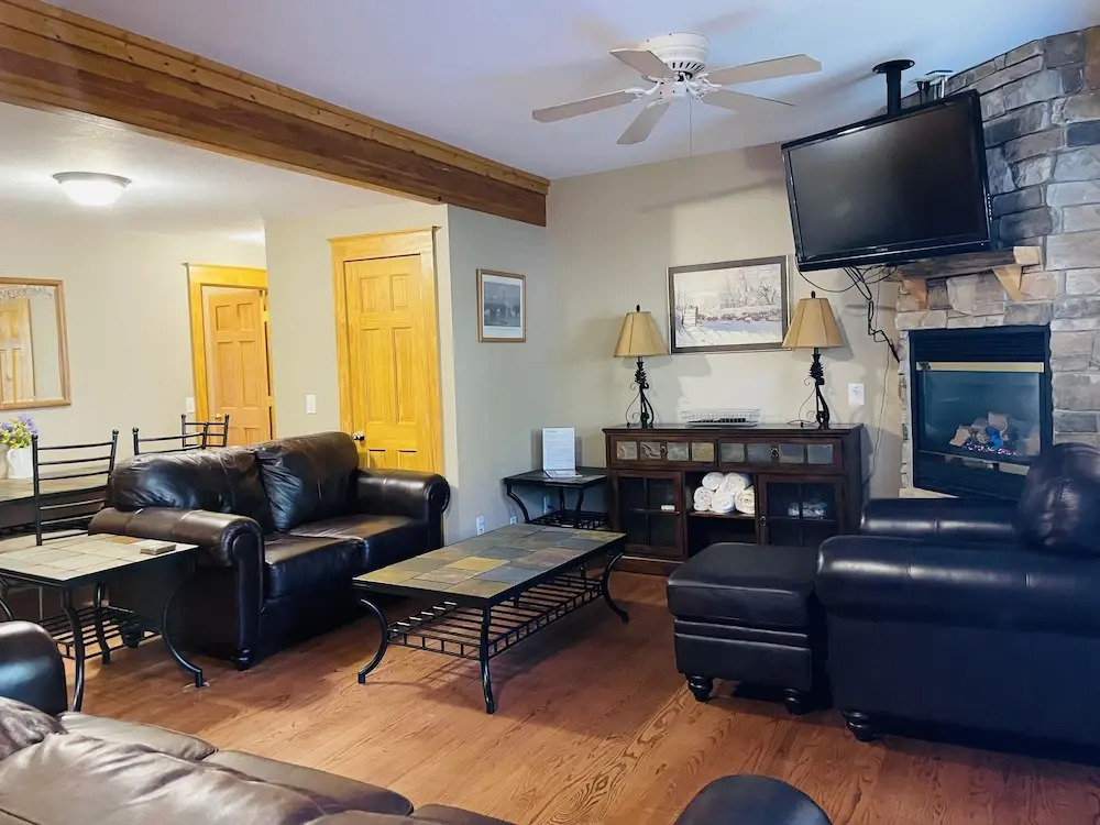 Hallett Peak 101 2 Bedroom Condo by RedAwning