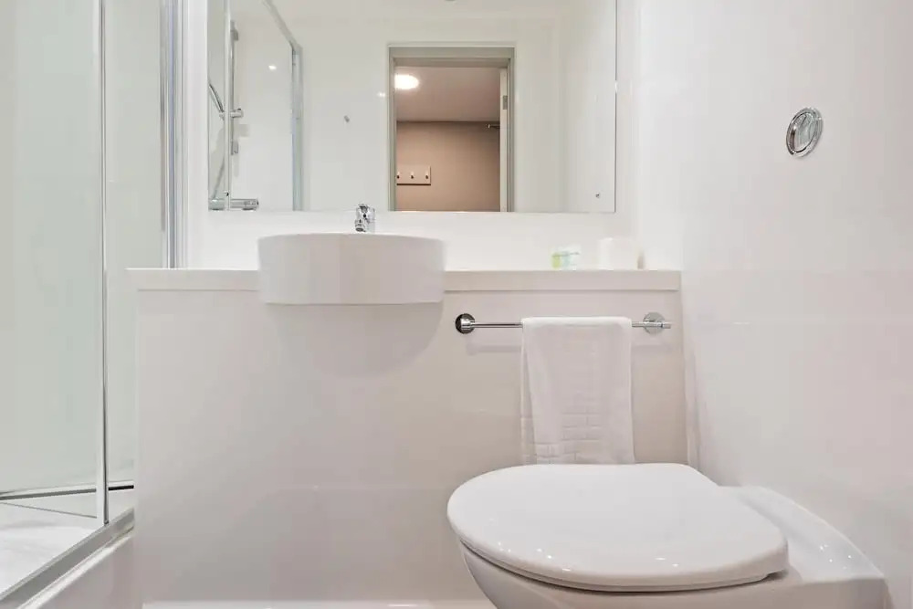 Spacious New 6BR Apt in LPL City Centre - Sleeps 6