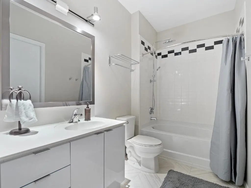 Heart of Downtown with Amazing Amenities steps from Nightlife 503
