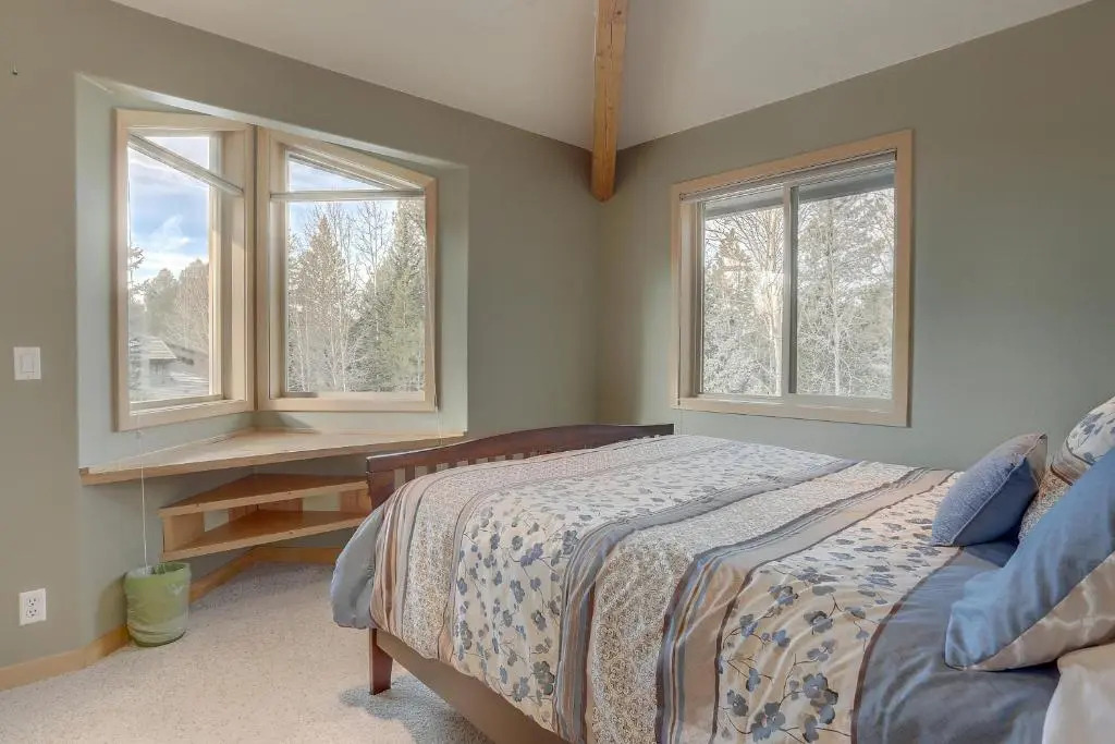 3 Mulligan-On Golf Crse-4BR/3BA