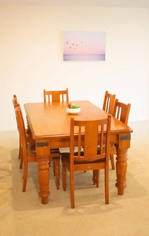Stunning 2 Bed CBD Apartment 110m2 Two Carparks!