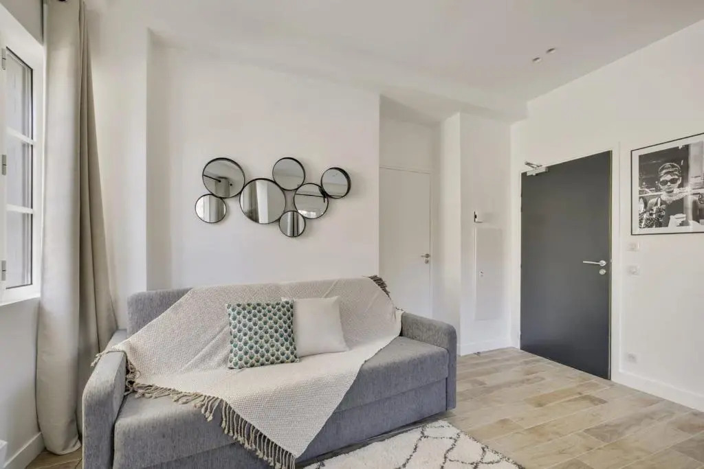 351 Suite Jean Yves Great Studio PMR Paris