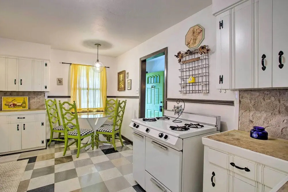 Pet-friendly River District Gem 5 Mi to Stockyards