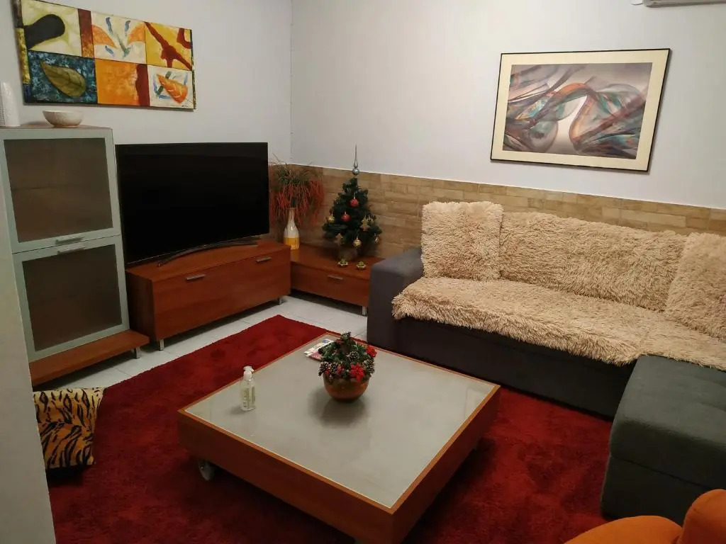 Linda's house