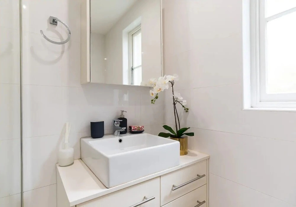 2 Bedroom Home in Kirribilli With a Great View
