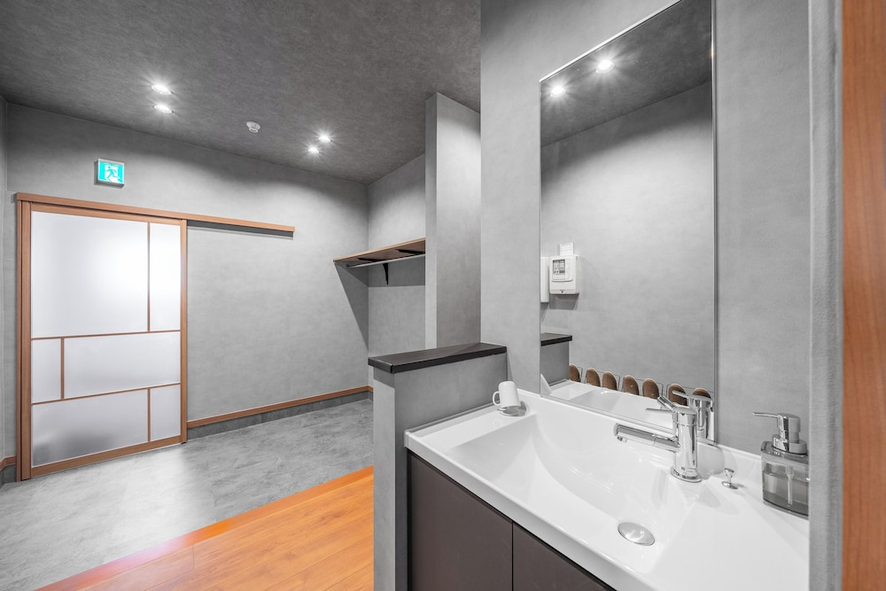 E-Us Sakaedori House