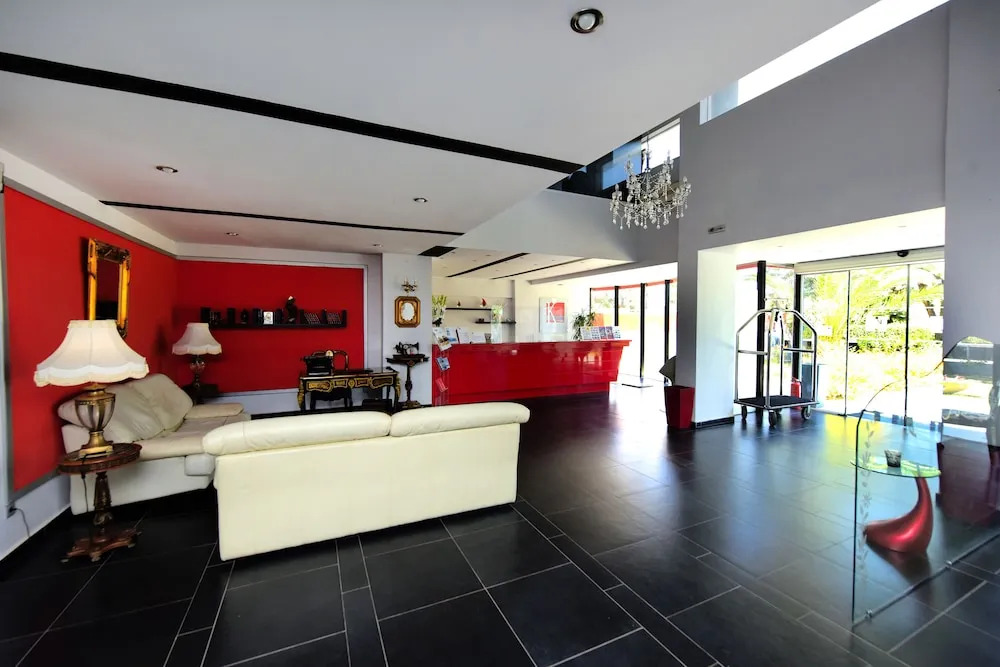 Rhodes Superior Suite - Cosy Poolside Retreat