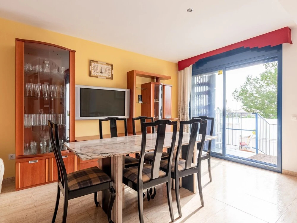 Comfortable Holiday Home in L'ampolla With Swimming Pool