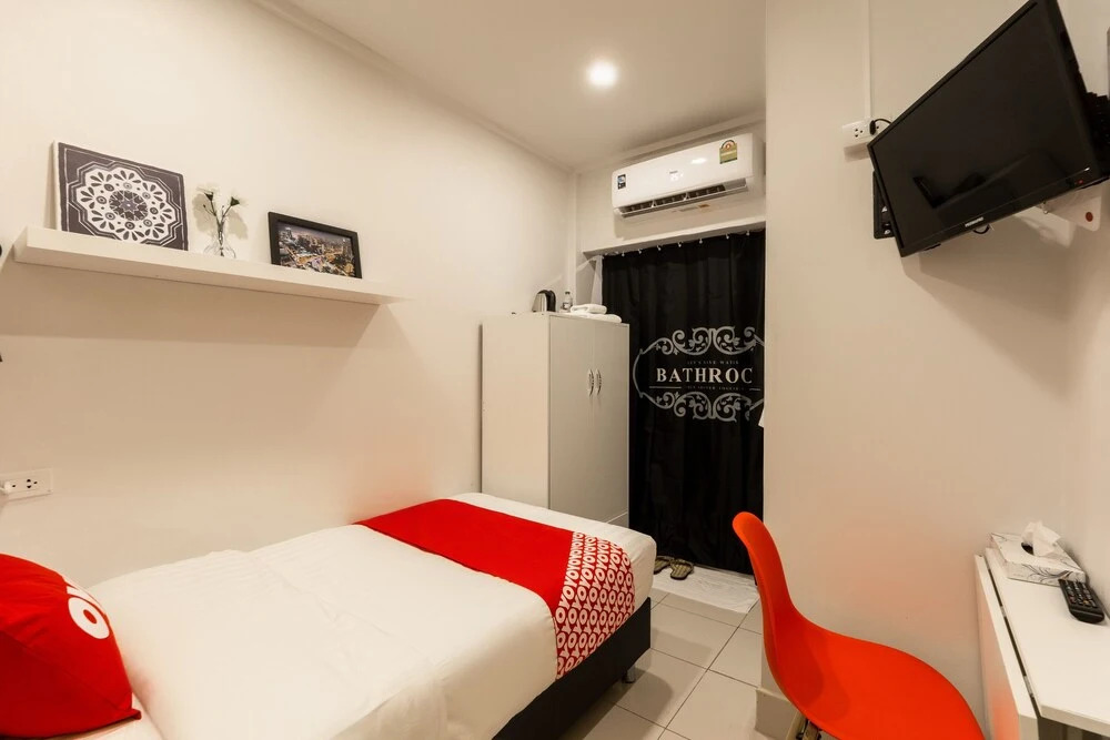 The Urban Age Deluxe by OYO Rooms