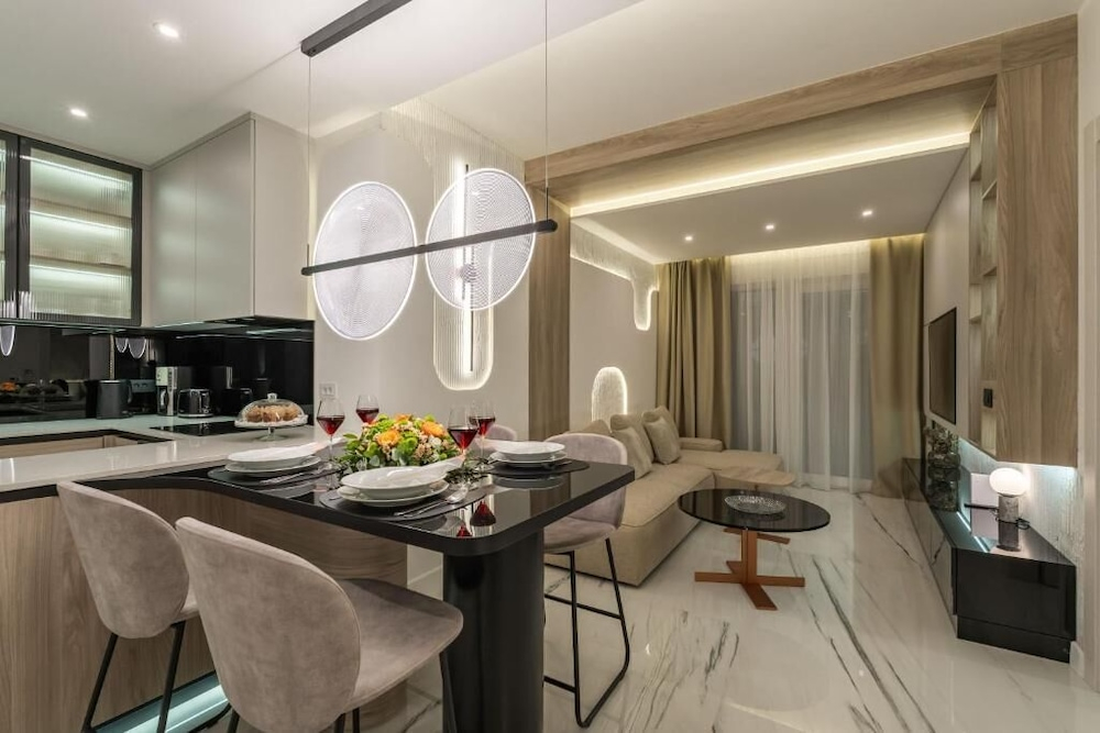 THE SIGNATURE SUITE by DuHomes
