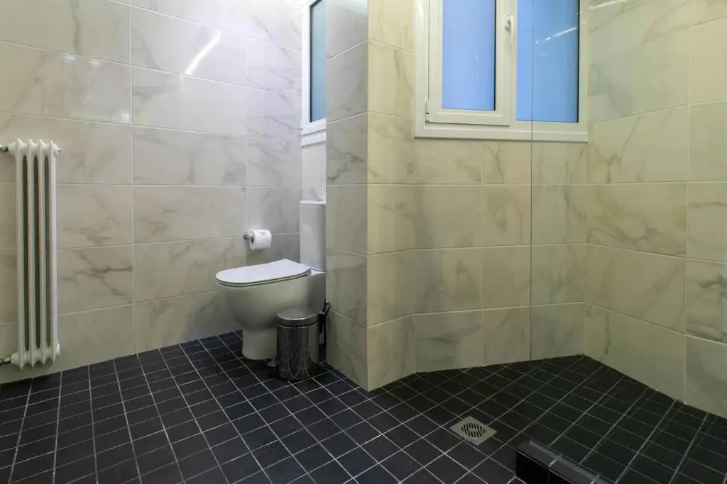 TONI'S "Aquaman" 4BD Apartment in Athens!