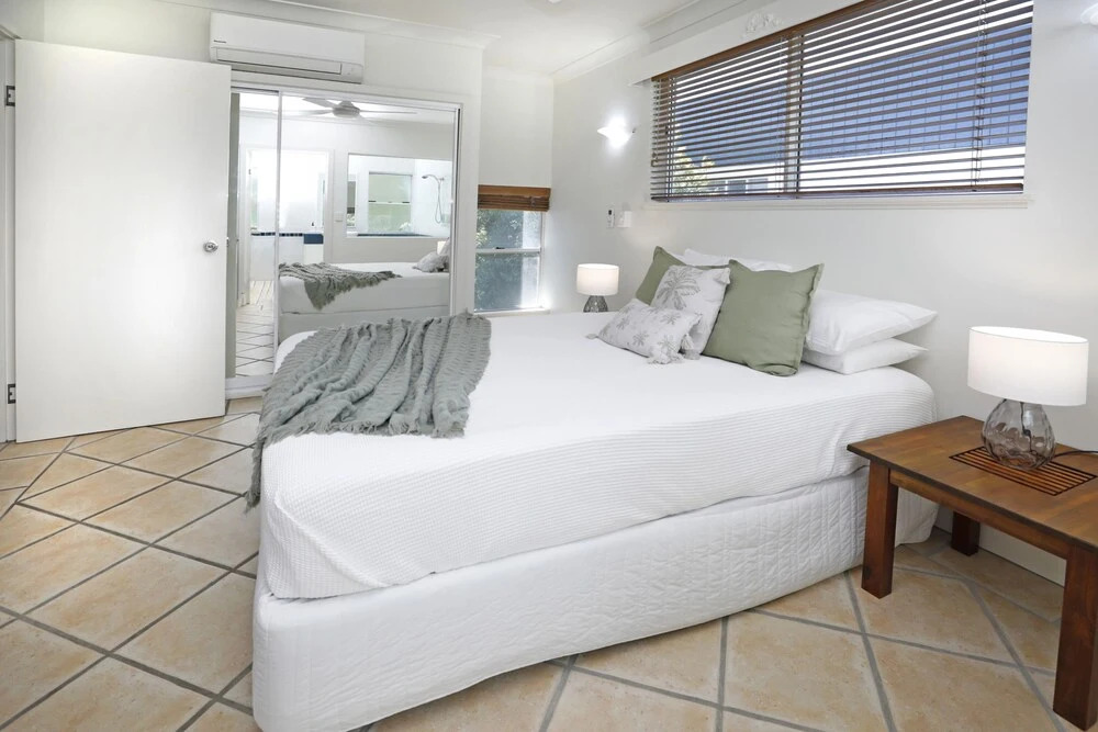 Oceanfront Breeze with Ultimate Beach Views 5