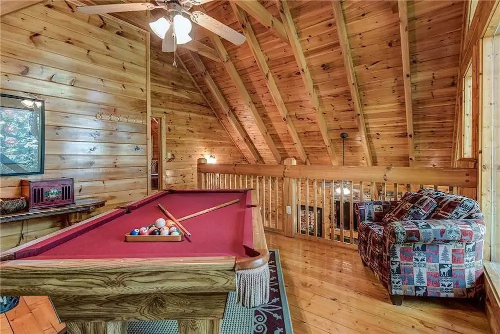 Holly Berry 4 Bedroom Home with Hot Tub