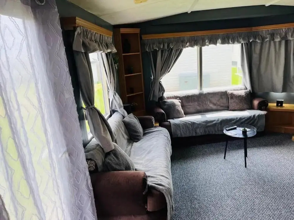 4-bed Seaside Caravan Free Wifi Pet Frie