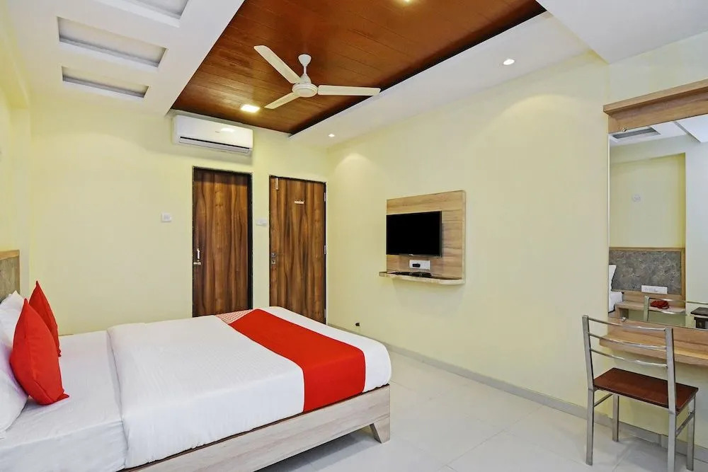 OYO 23365 Hotel Bright Plaza