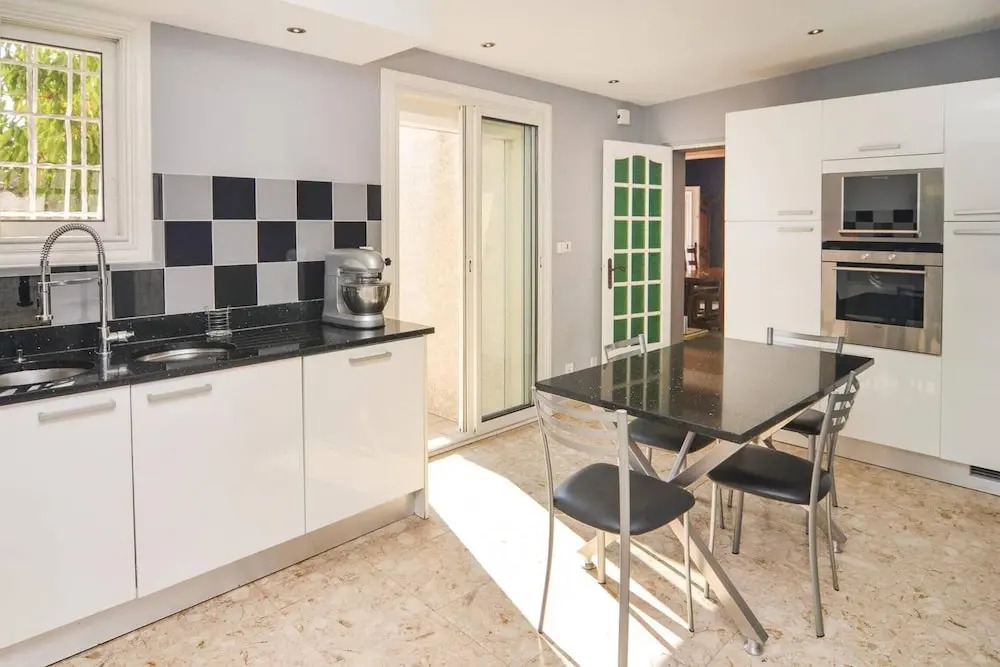 Apartment With 3 Bedrooms in Port-de-bouc, With Wonderful sea View, Shared Pool and Furnished Terrace - 5 km From the Beach