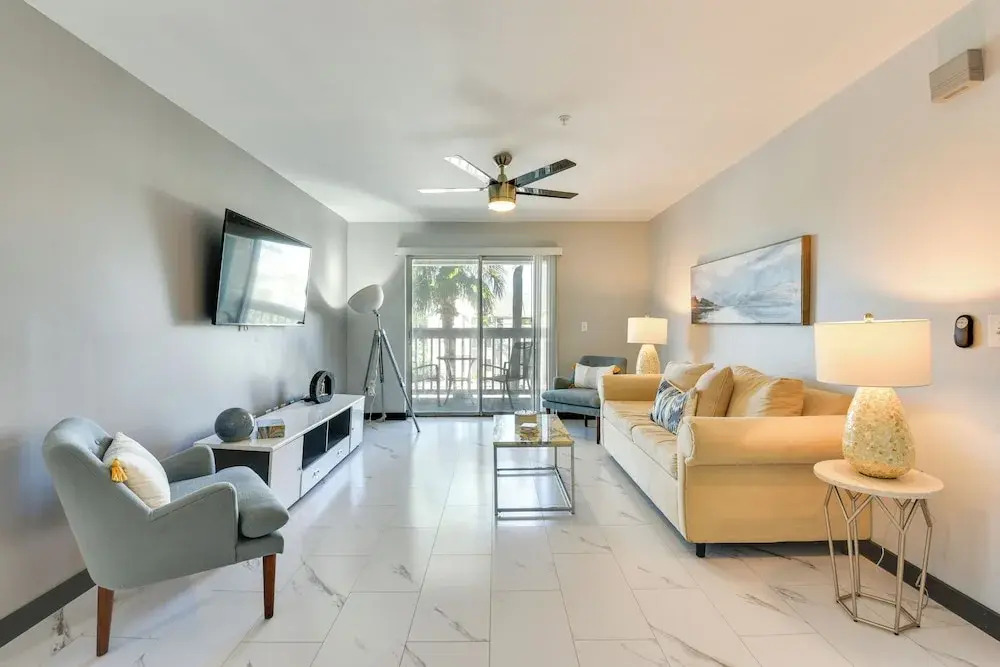 Winter Getaway: Destin Condo by Golf & Dining