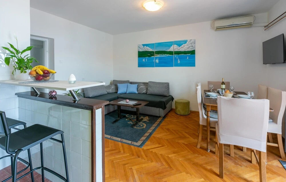 Amazing Apartment in Crikvenica With Wifi and 3 Bedrooms
