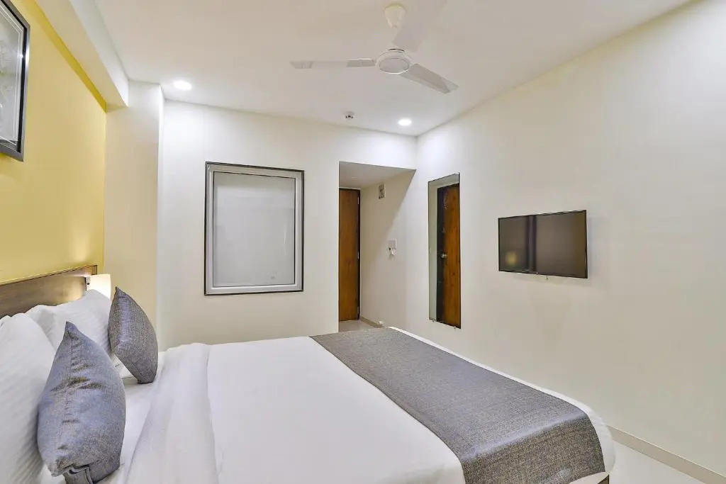 FabHotel Leo