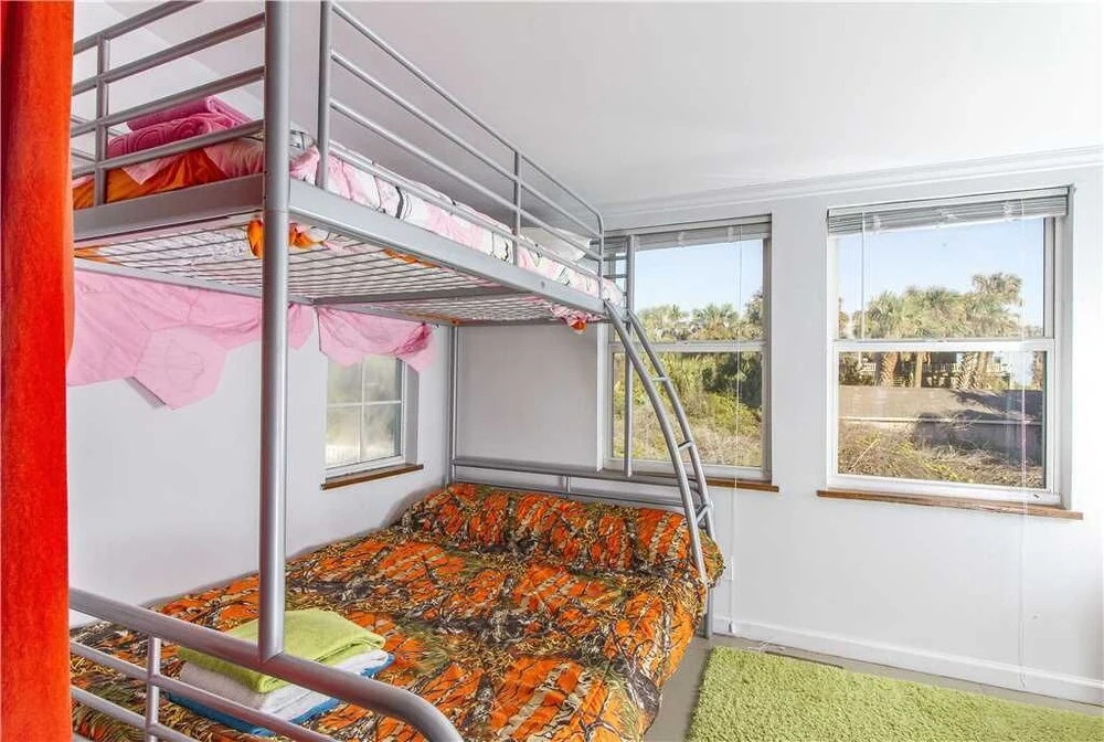 Artist Retreat, 2 Bedrooms, Summer Haven, 3 Houses to Beach, Sleeps 7