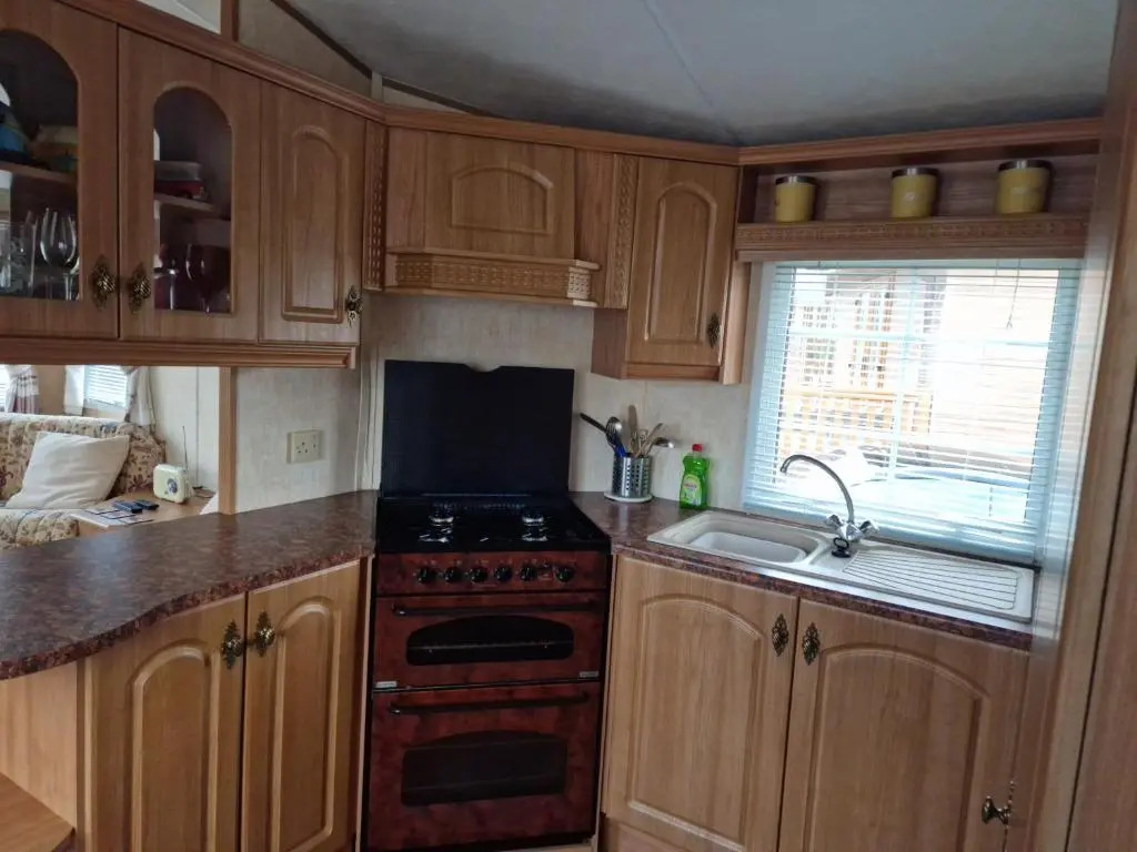 Caravan - Sleeps 4 - Pet Friendly - Parking