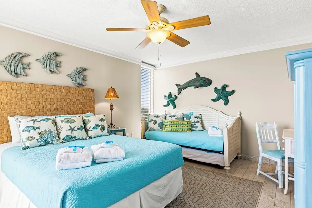Sunset Hideaway! 3BR 3BA Sleeps 10! Beachfront! Seasonal Beach Chairs!