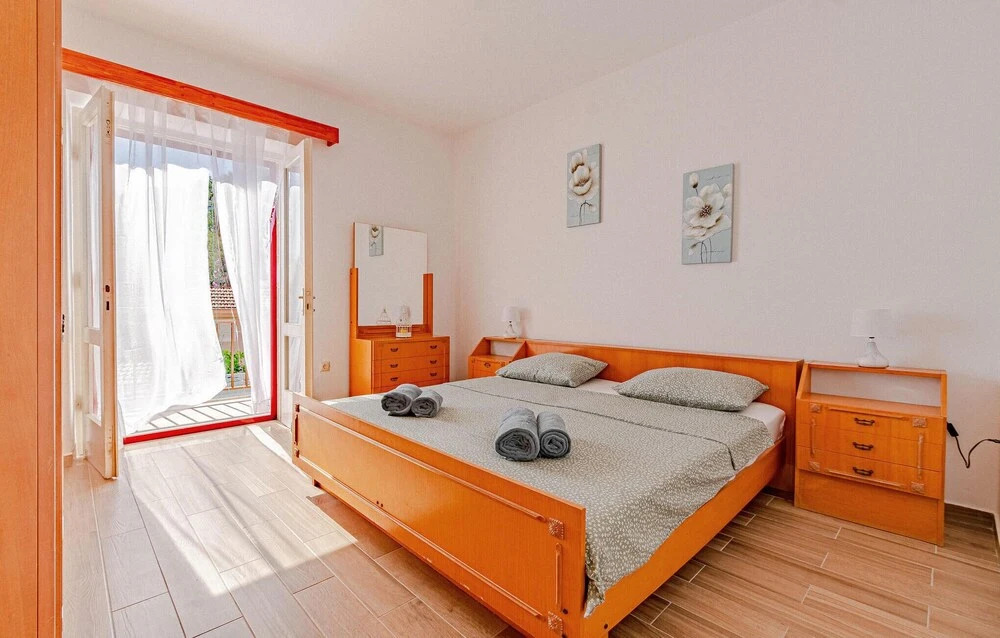 Nice Apartment in Prigradica With 3 Bedrooms and Wifi