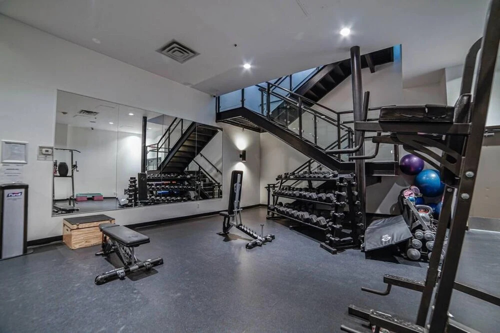 Gorgeous 2bd Condo Patio Gym Parking Coffee