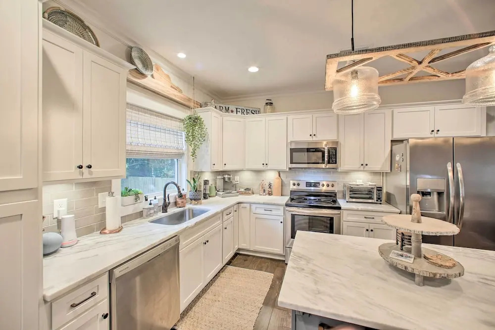 2 Mi to Downtown: Luxe Greenville Retreat!