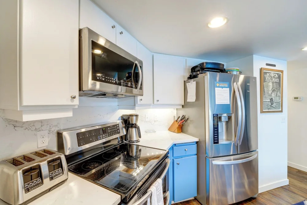 Beautiful Condo w/ Balcony on Lake Chelan!