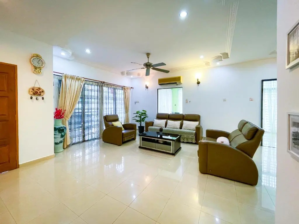 Tupai Mas Semi-D 4BR 2mins to LakeGarden & Zoo