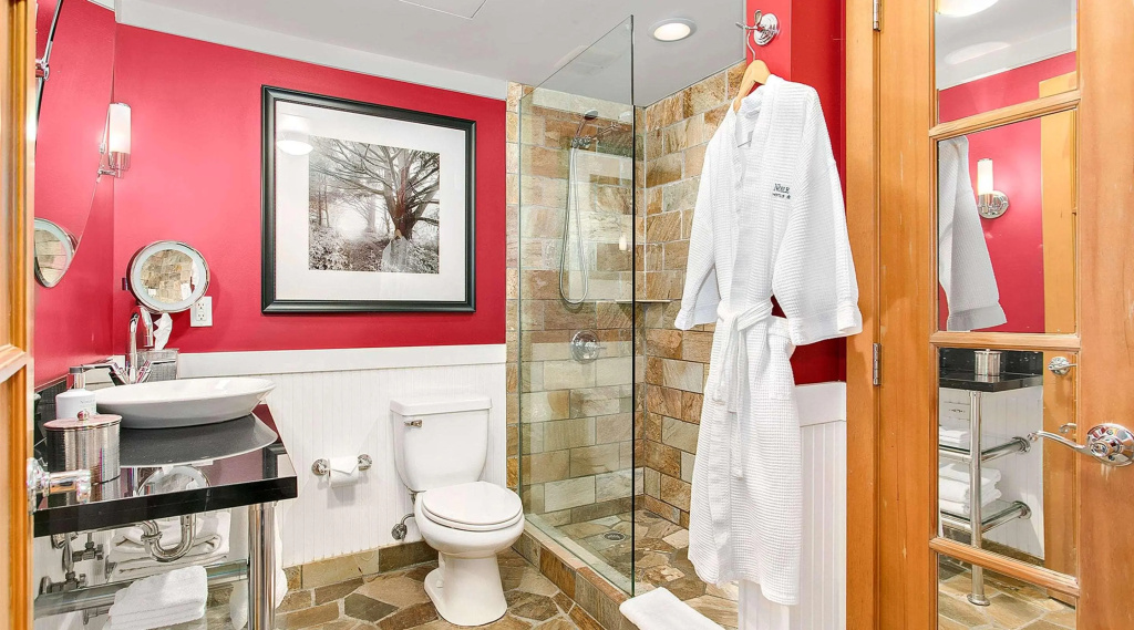 The Edgewater, a Noble House Hotel
