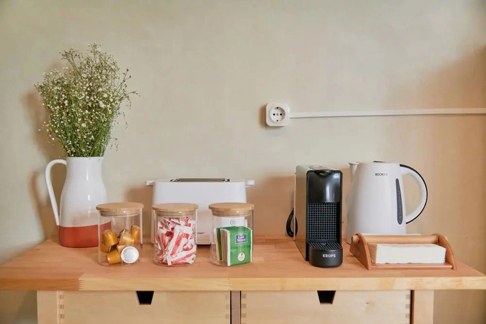 Light Filled & Renovated Apartment, By Timecooler