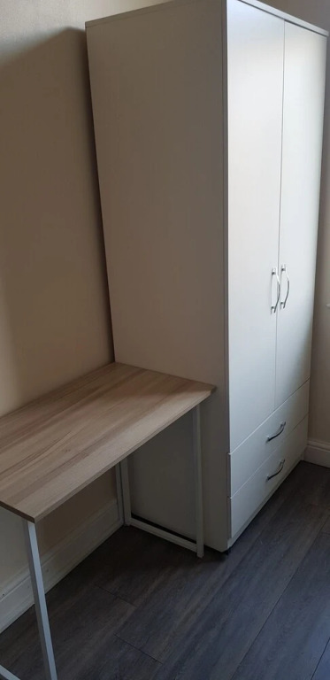 Immaculate 6-bed House in Luton Near Town Center