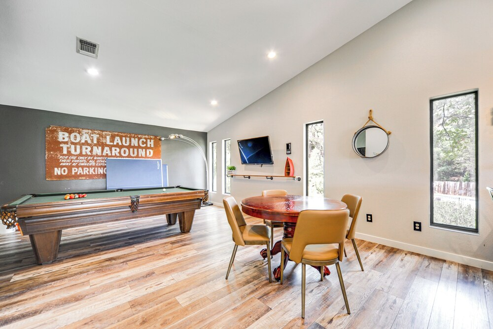 Lakefront Home: Hot Tub & Game Room in Spicewood