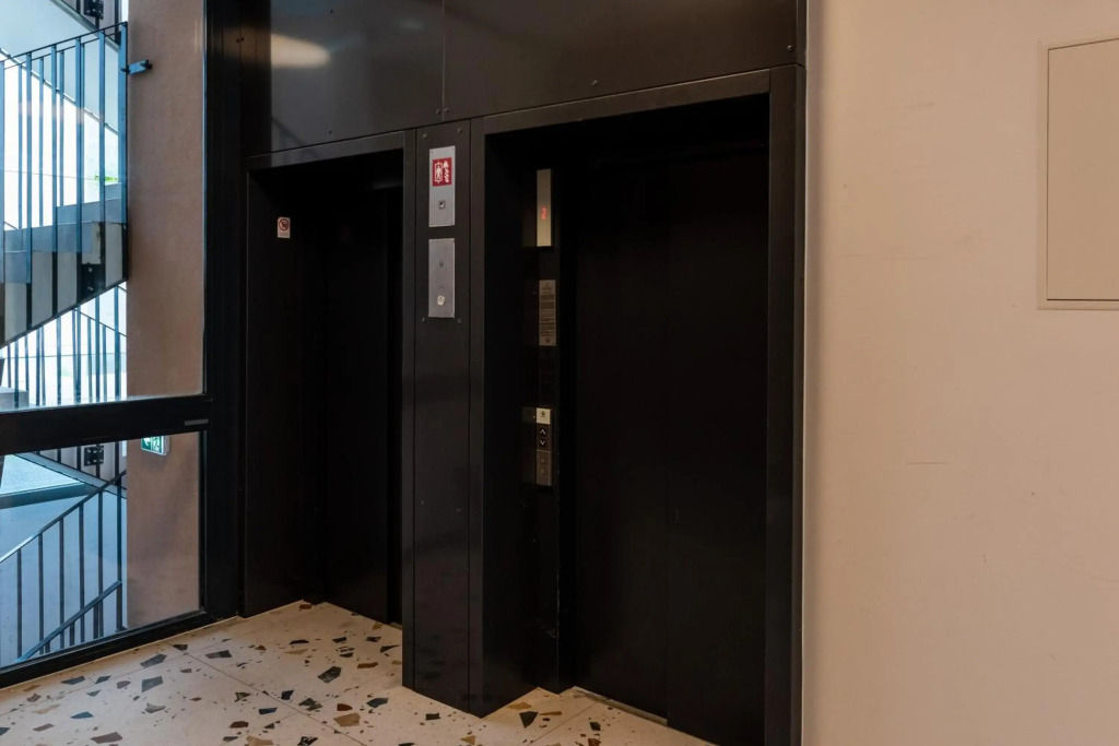 Sweet Home Apartman, 30sqm studio, balcony, mountain view, brand new, free private parking
