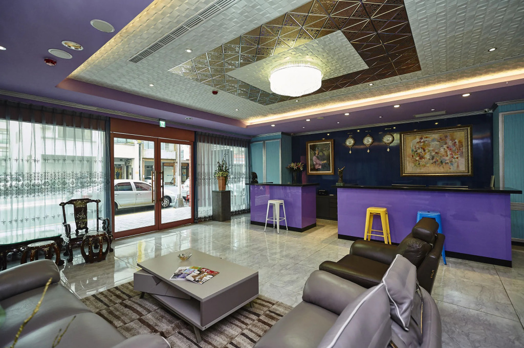 Lily Hotel