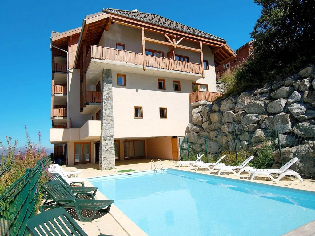 Carefully furnished apartment near the piste and Valmeinier