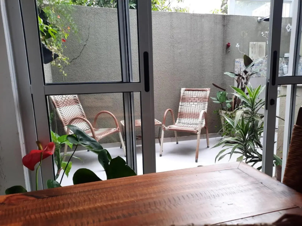 Charmosa casa em condominio com quintal