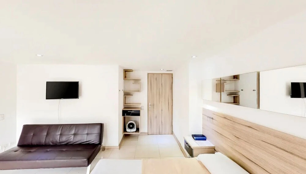 Comfortable city studio with balcony 810